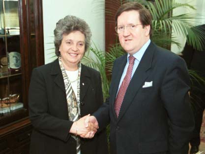 Marsza�ek Alicja Grze�kowiak i Sekretarz generalny NATO George Robertson