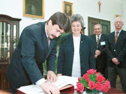 Przewodniczący Janos Ader i marszałek Alicja Grześkowiak