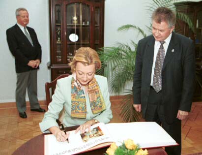 Przewodnicz�ca Luisa Fernanda Rudi Ubeda i marsza�ek Longin Pastusiak