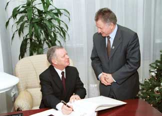 Przewodnicz�cy Jozef Migas i marsza�ek Longin Pstusiak