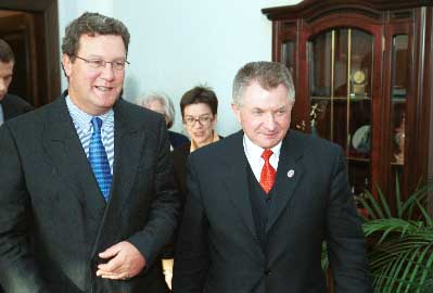 Minister A. Downer i marsza�ek L. Pastusiak