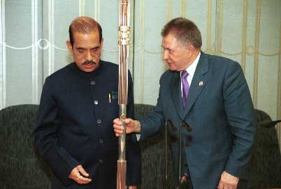 Przewodniczący Manohar Joshi i marszałek Longin Pastusiak