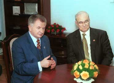 L. Pastusiak i D. Hays