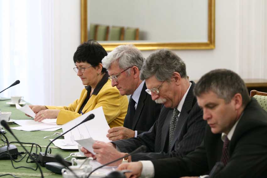 Rozmiar: 74350 bajtów